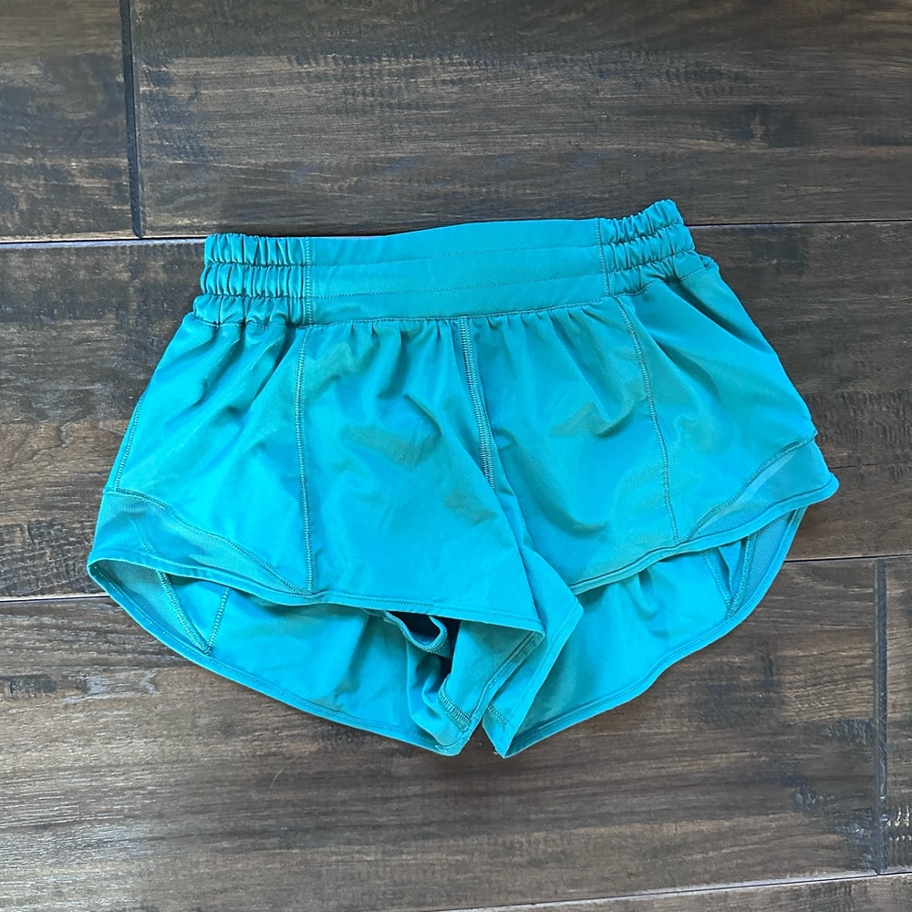 teal lululemon hotty hot shorts (2.5”)